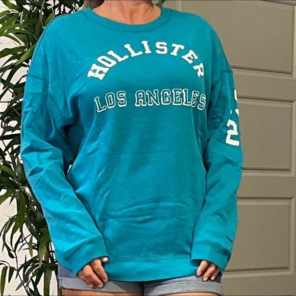 Hollister Tops - Hollister vintage Y2K Logo Sweatshirt